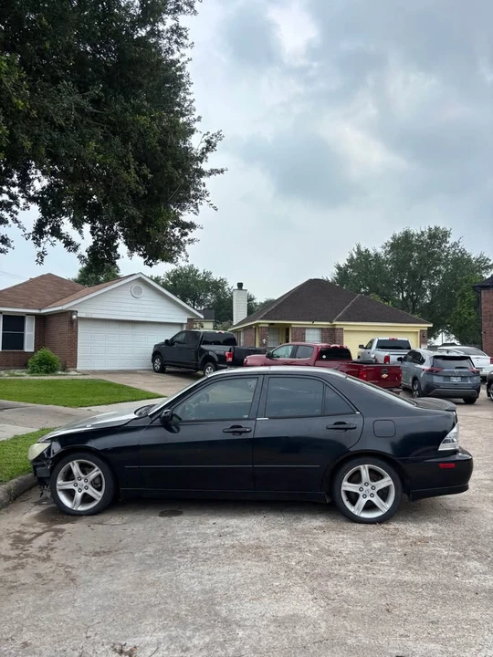 2001 Lexus IS 1st Gen - Image 2 of 7