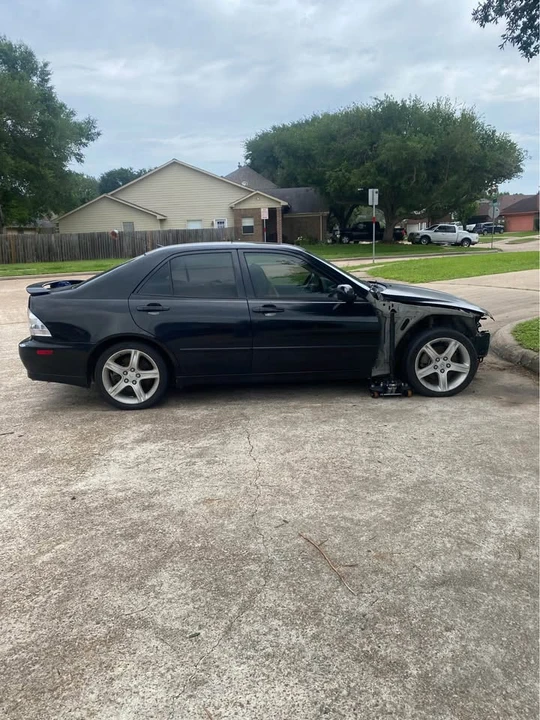 2001 Lexus IS 1st Gen - Image 2 of 4