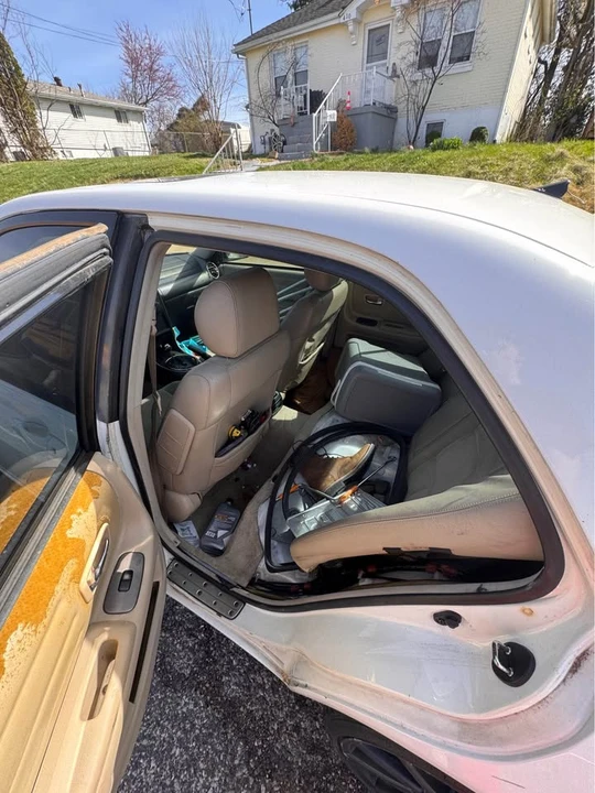 2001 Lexus IS 1st Gen - Image 2 of 6