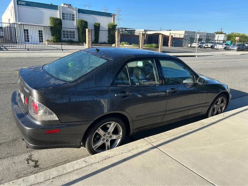 2001 Lexus IS 1st Gen - Image 4 of 10