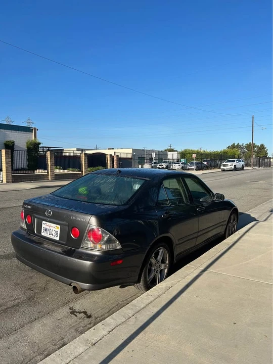 2001 Lexus IS 1st Gen - Image 2 of 10