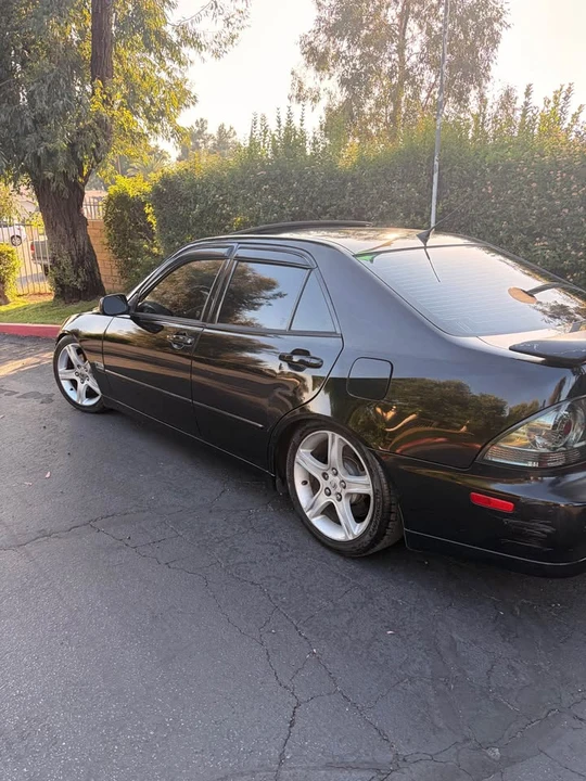 2001 Lexus IS 1st Gen - Image 2 of 8