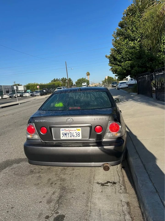 2001 Lexus IS 1st Gen - Image 5 of 10