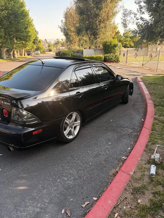 2001 Lexus IS 1st Gen - Image 5 of 8