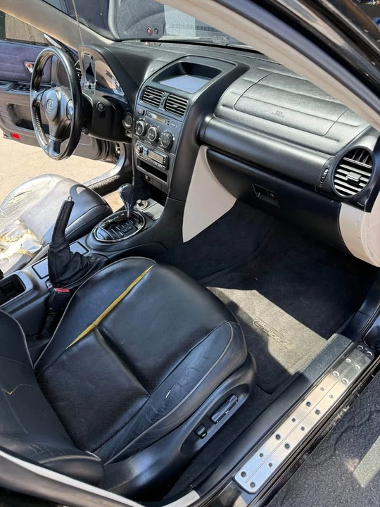 2001 Lexus IS 1st Gen - Image 4 of 8