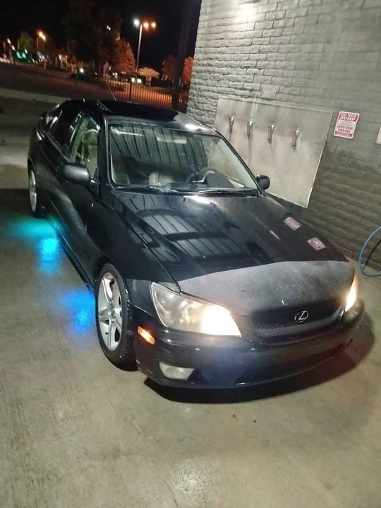 2001 Lexus IS 1st Gen - Image 4 of 5