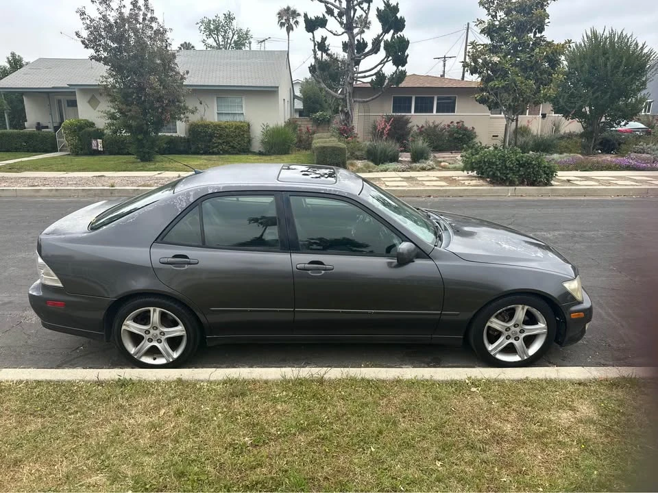 2001 Lexus IS 1st Gen - Image 3 of 9
