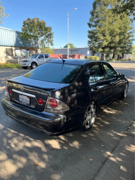 2001 Lexus IS 1st Gen - Image 2 of 6