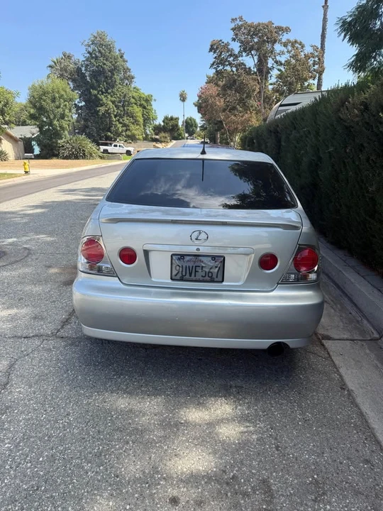 2001 Lexus IS 1st Gen - Image 2 of 7