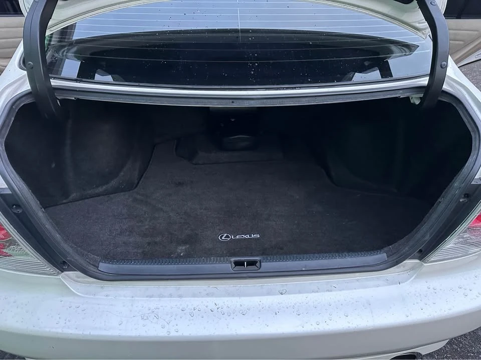 2001 Lexus IS 1st Gen - Image 18 of 19