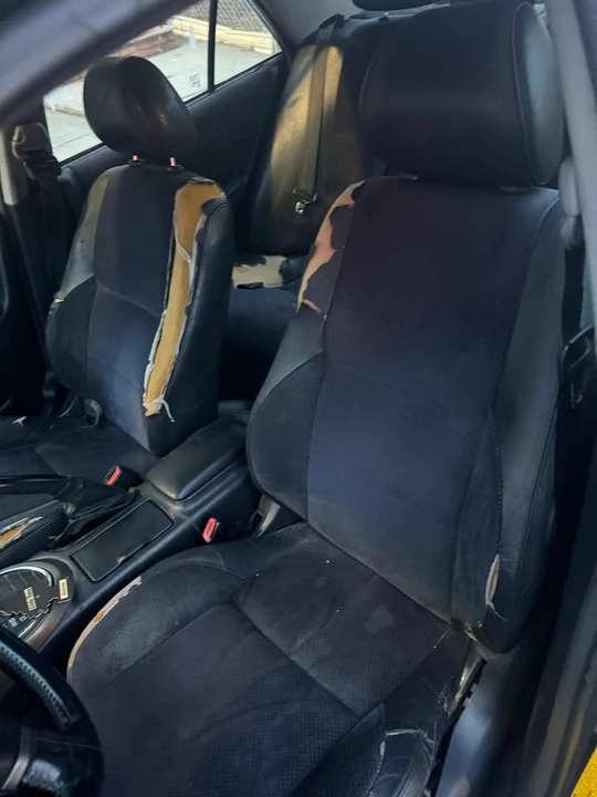 2001 Lexus IS - Image 2 of 11