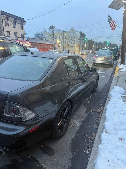2001 Lexus IS - Image 6 of 11