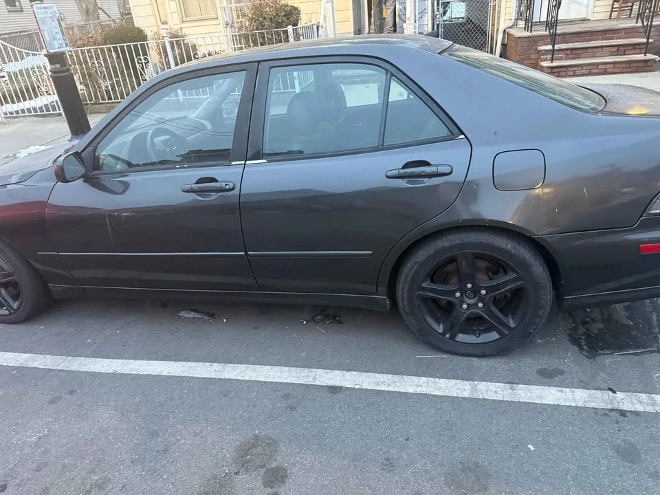 2001 Lexus IS - Image 11 of 11