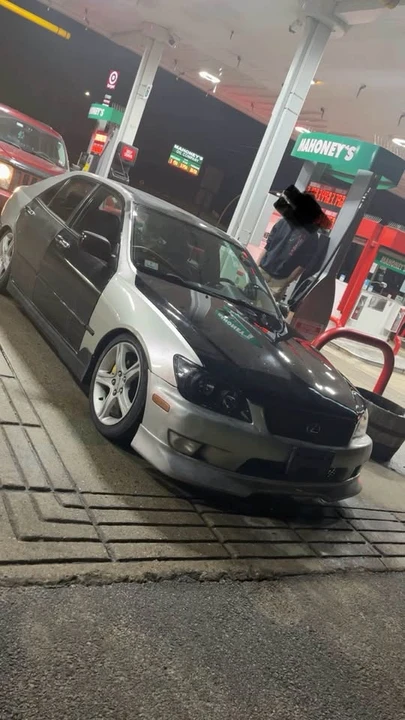 2001 Lexus IS 1st Gen - Image 2 of 3