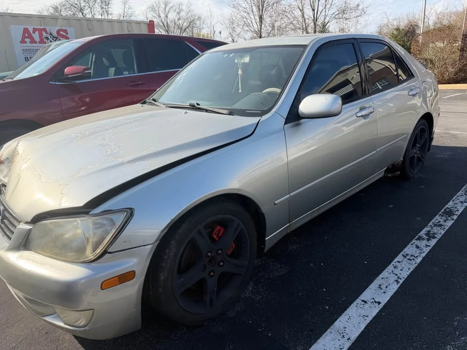 2001 Lexus IS - Image 3 of 5