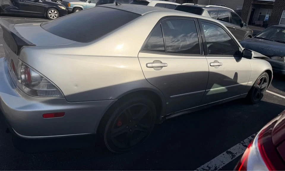 2001 Lexus IS - Image 2 of 5