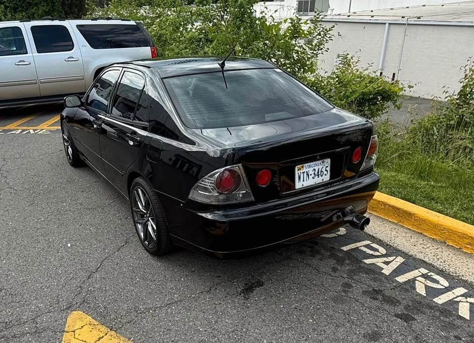 2001 Lexus IS 1st Gen - Image 2 of 5