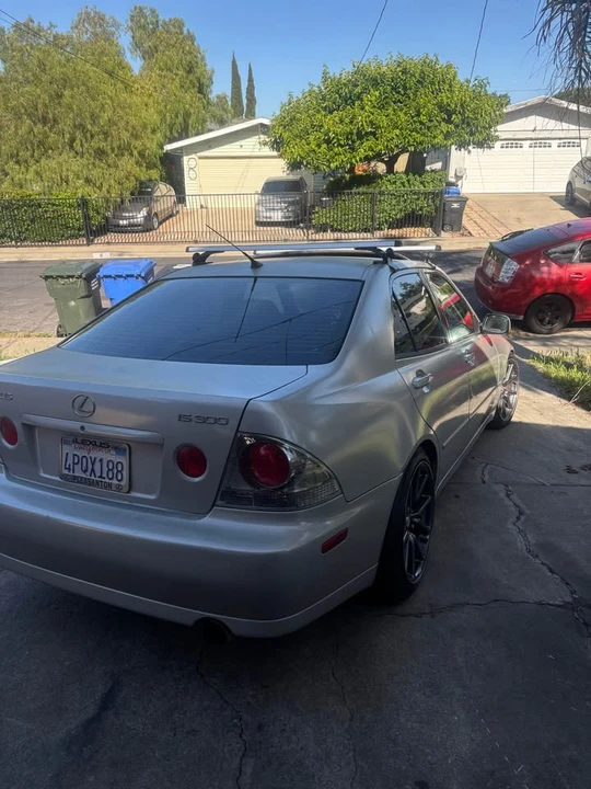 2001 Lexus IS 1st Gen - Image 4 of 7