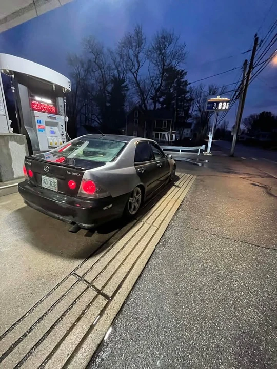 2001 Lexus IS 1st Gen - Image 2 of 6