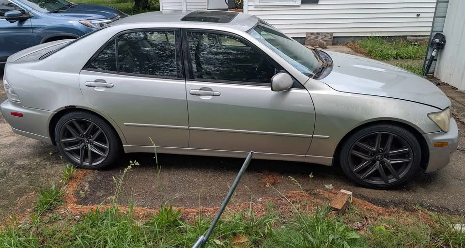 2001 Lexus IS 1st Gen - Image 3 of 15