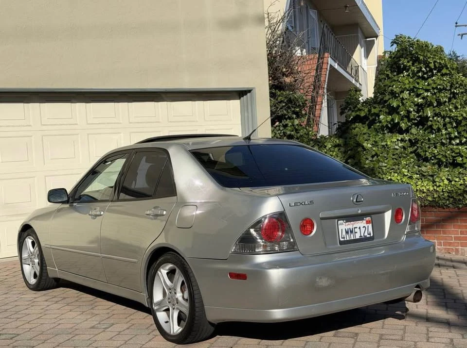 2001 Lexus IS 1st Gen - Image 5 of 12