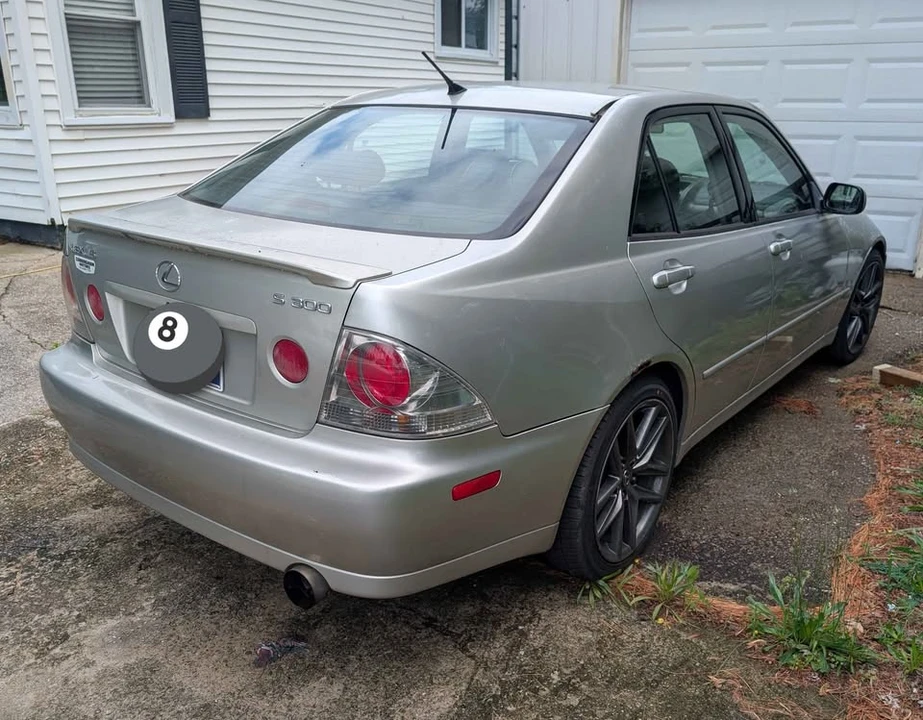 2001 Lexus IS 1st Gen - Image 5 of 15