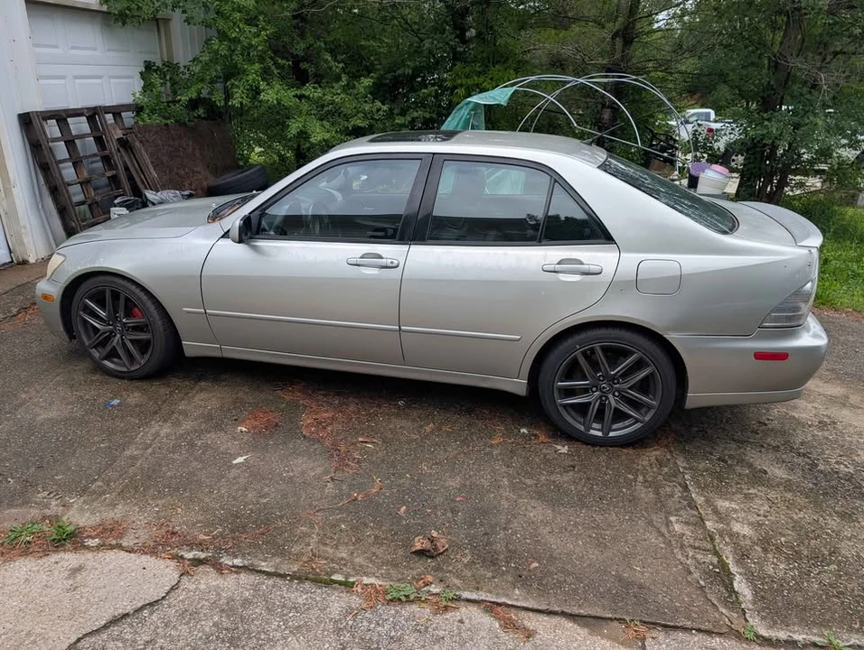2001 Lexus IS 1st Gen - Image 2 of 15