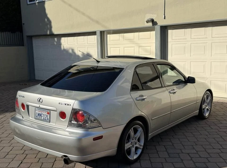 2001 Lexus IS 1st Gen - Image 3 of 12