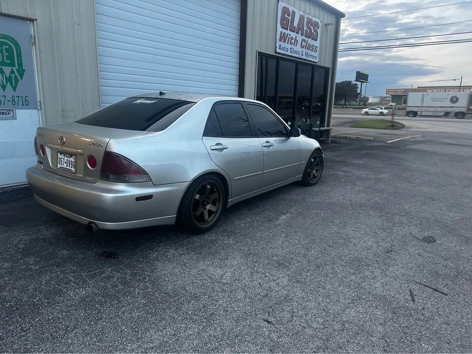 2001 Lexus IS 1st Gen - Image 2 of 4