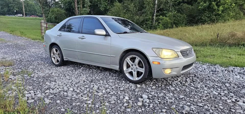 2001 Lexus IS 1st Gen - Image 2 of 8