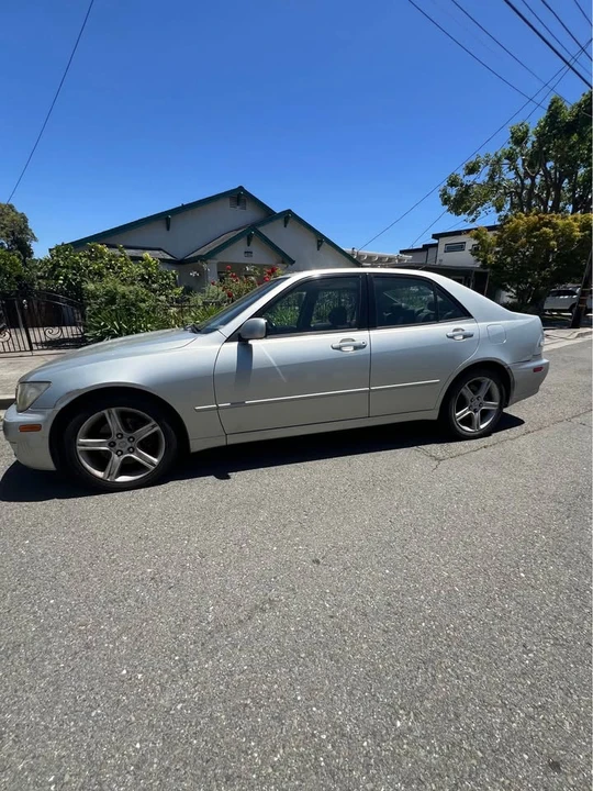 2001 Lexus IS 1st Gen - Image 2 of 4
