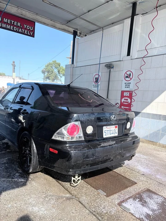 2001 Lexus IS 1st Gen - Image 2 of 4