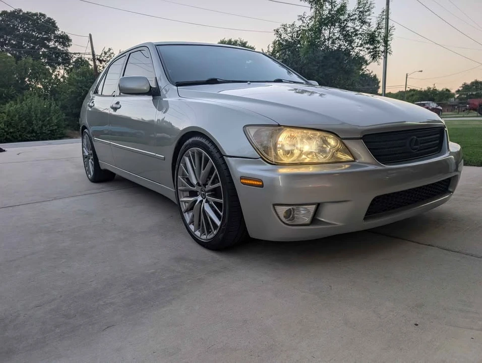 2001 Lexus IS 1st Gen - Image 12 of 19