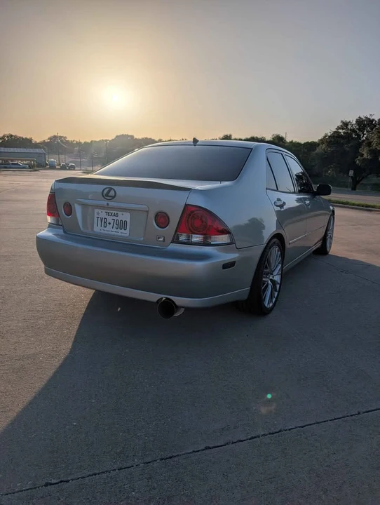 2001 Lexus IS 1st Gen - Image 18 of 19