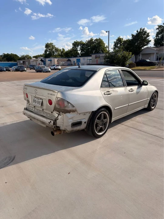 2001 Lexus IS 1st Gen - Image 4 of 11