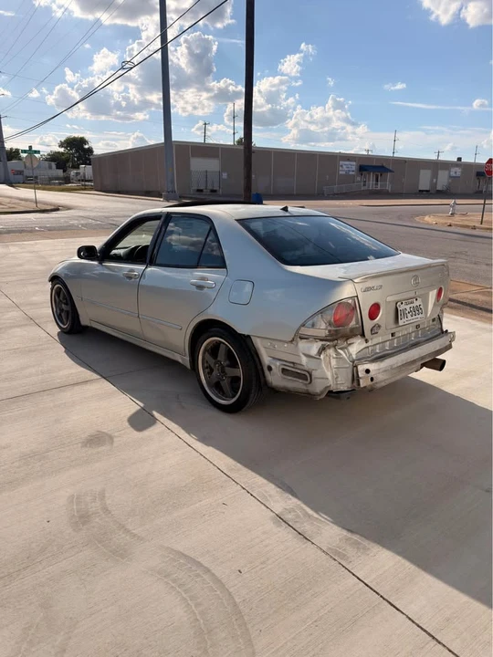 2001 Lexus IS 1st Gen - Image 3 of 11