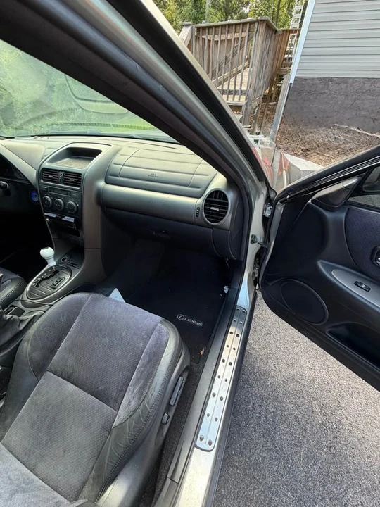 2001 Lexus IS 1st Gen - Image 13 of 15