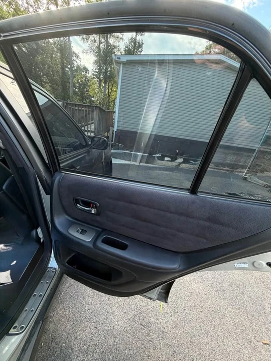 2001 Lexus IS 1st Gen - Image 11 of 15