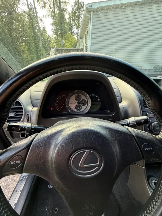 2001 Lexus IS 1st Gen - Image 7 of 15