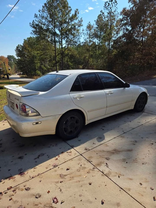 2001 Lexus IS 1st Gen - Image 2 of 5
