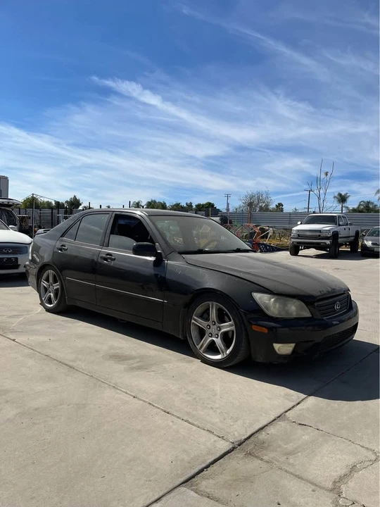 2001 Lexus IS 1st Gen - Image 2 of 4