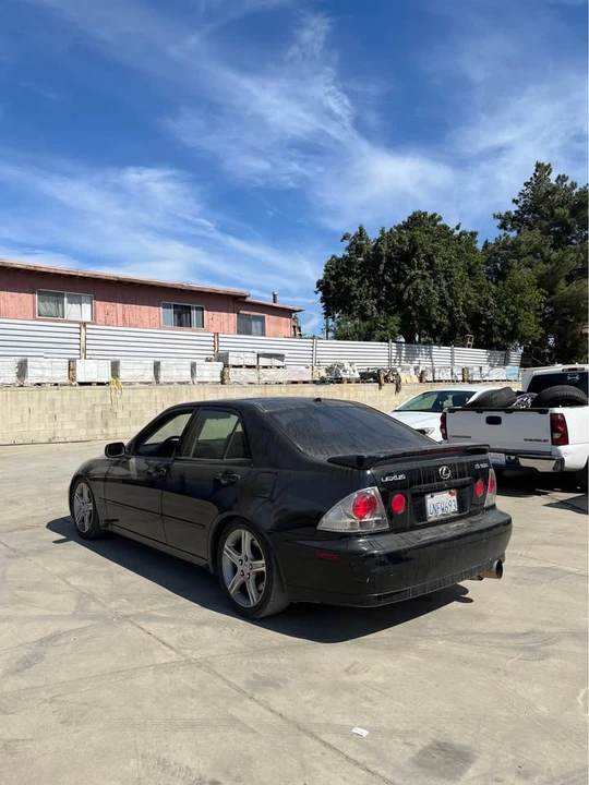2001 Lexus IS 1st Gen - Image 3 of 4