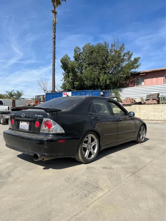 2001 Lexus IS 1st Gen - Image 4 of 4