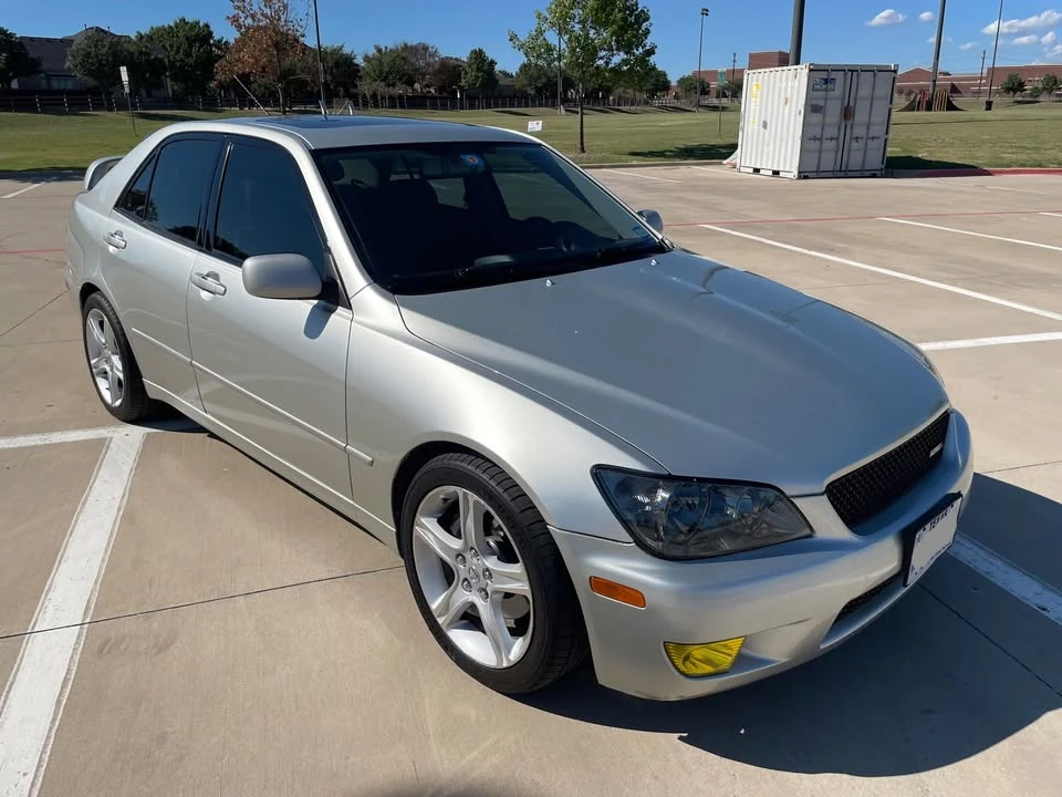 2001 Lexus IS 1st Gen - Image 2 of 5