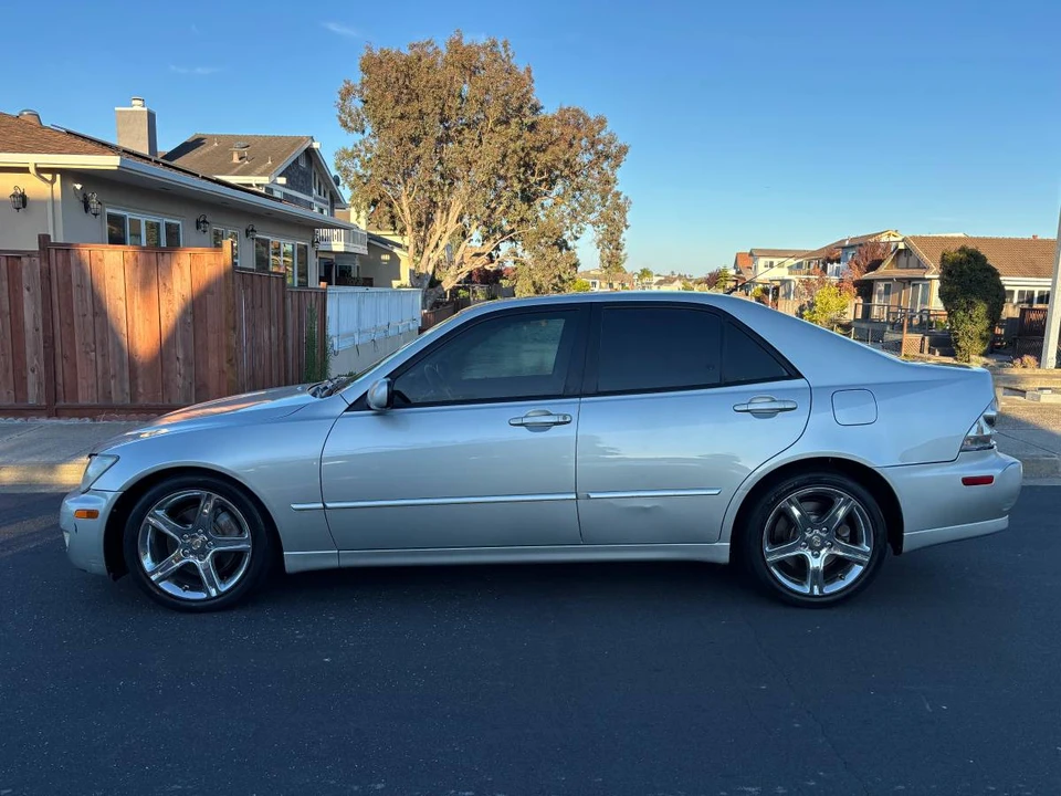 2001 Lexus IS 1st Gen - Image 4 of 11