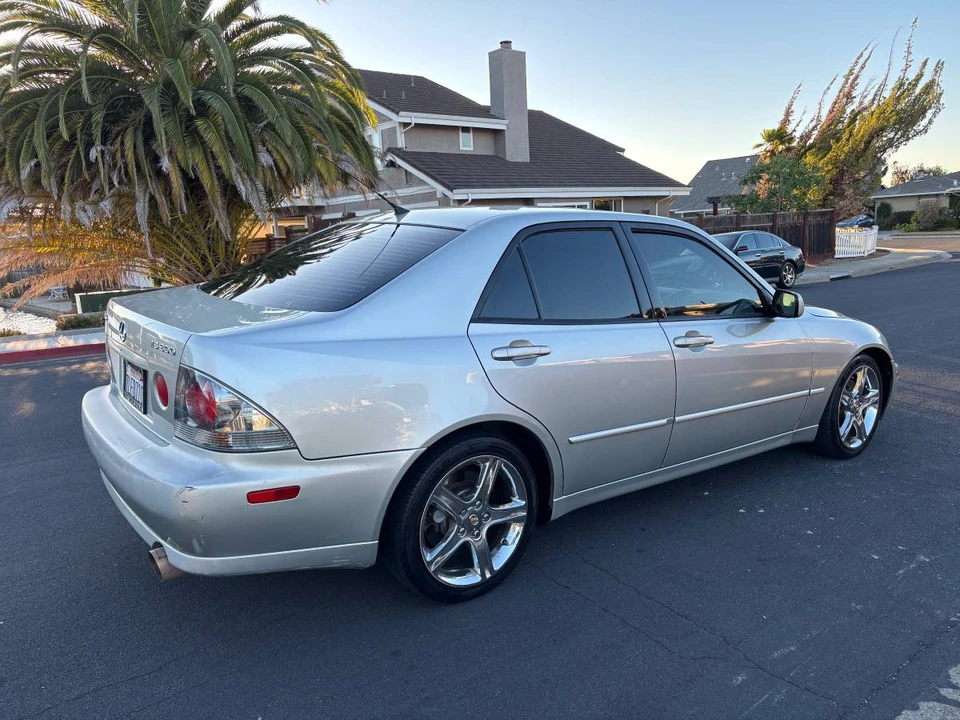 2001 Lexus IS 1st Gen - Image 5 of 11