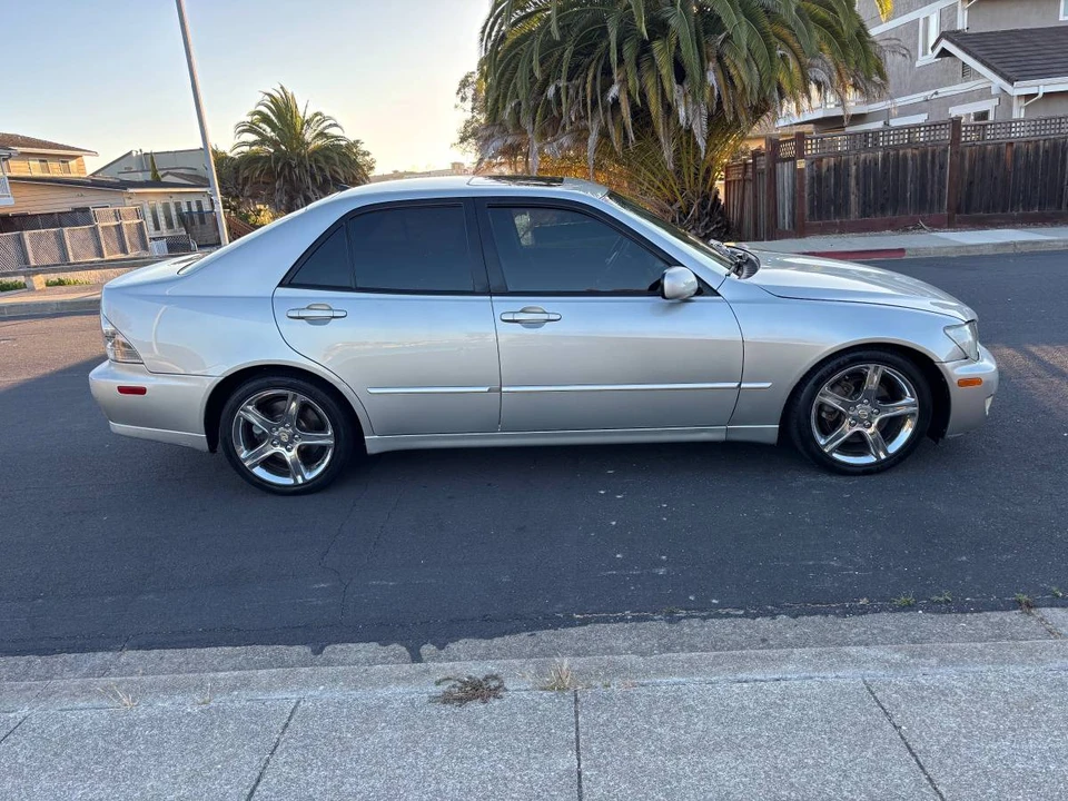 2001 Lexus IS 1st Gen - Image 3 of 11