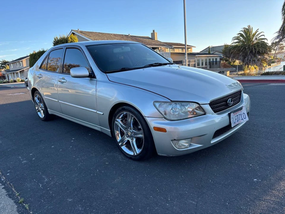 2001 Lexus IS 1st Gen - Image 2 of 11
