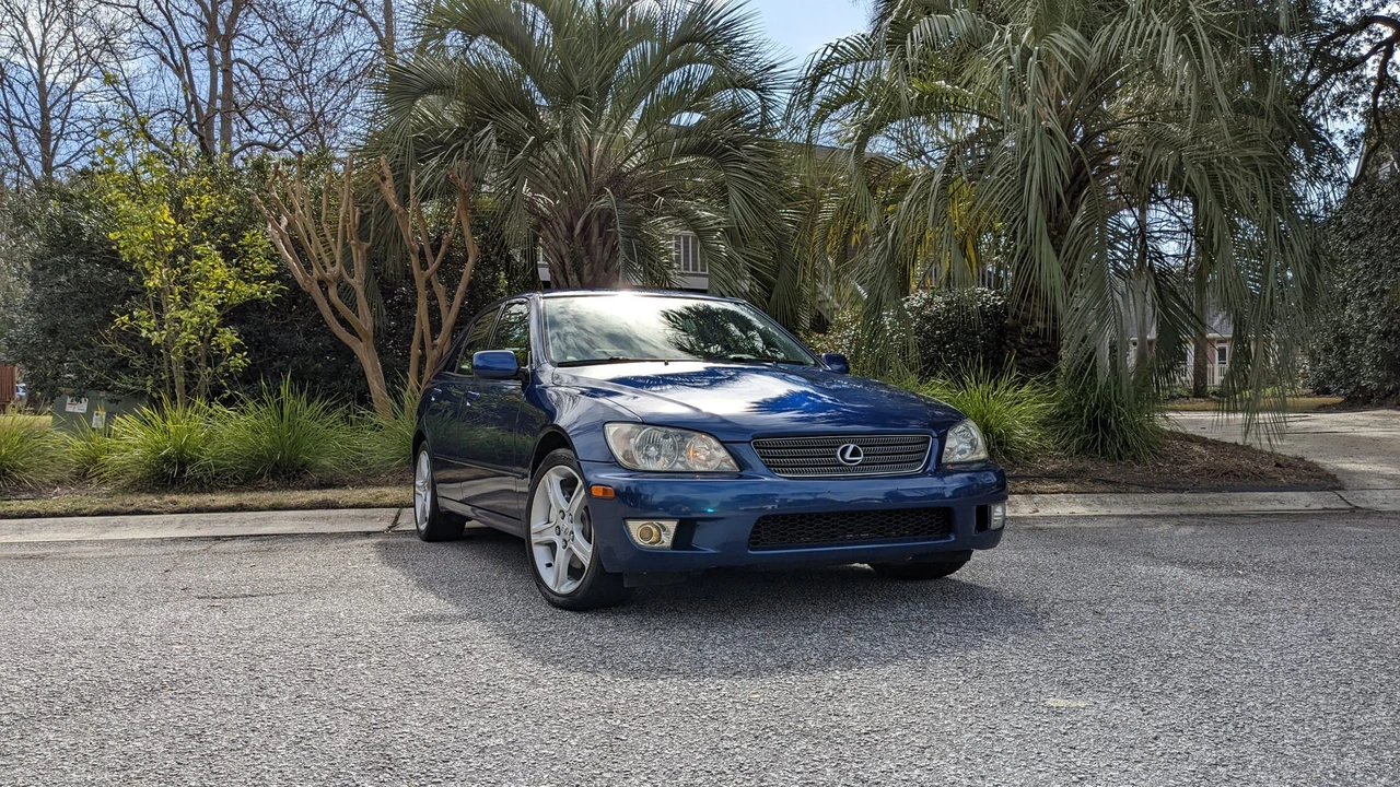 2001 Lexus IS 1st Gen - Image 25 of 31