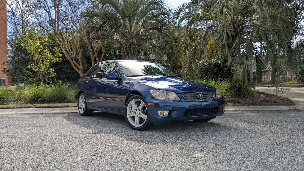 2001 Lexus IS 1st Gen - Image 26 of 31